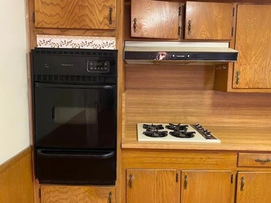 310 Stroud St, Cleburne, TX 76033 - photo 4