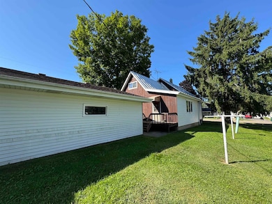 452 Mill St, Manawa, WI 54949 - photo 5
