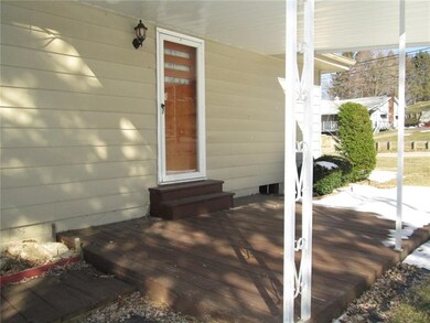 Covered side porch as well.