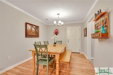 Large Dining room for your entire family.