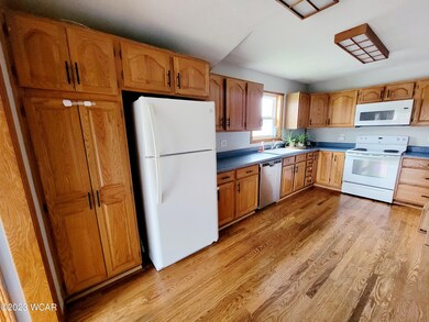 201 Elm St, Waynesfield, OH 45896 - photo 4