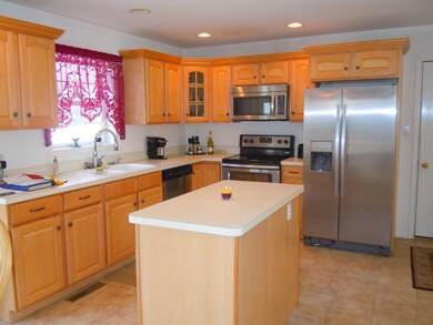 Kitchen w/ Center Island