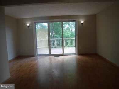 19108 Willow Spring Dr, Germantown, MD 20874 - photo 4