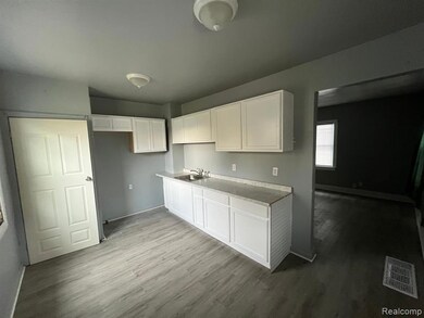 13763 Sparling St, HamtraMcK, MI 48212 - photo 5