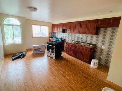 85 Simmons Ln, Staten Island, NY 10314 - photo 3