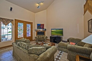 007_Family Room