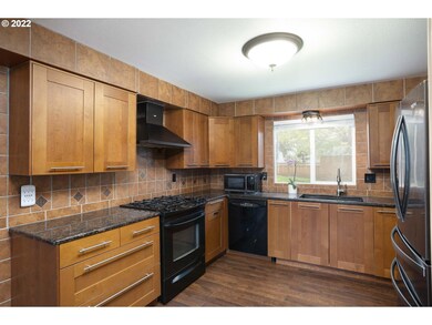 104 E Crestview Dr, Newberg, OR 97132 - photo 2