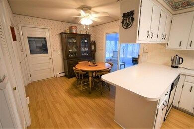Kitchen dining area