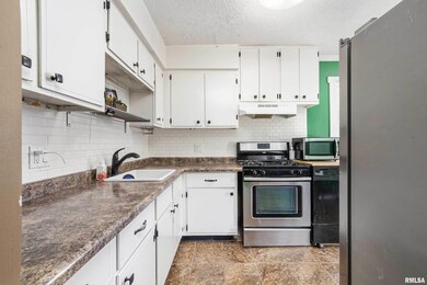 2111 W 55th St, Davenport, IA 52806 - photo 7