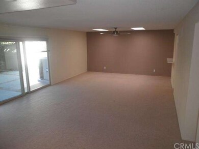 Huge Family Kitchen W/ Skylights