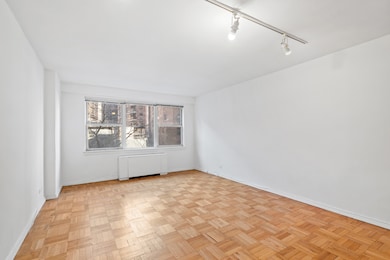 Warren House unit 6A, New York, NY 10016 - photo 2