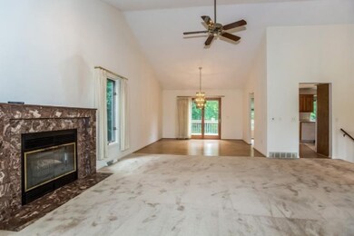 005-Living_Room-1256080-mls