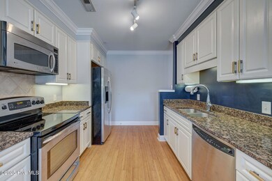 6832MainStreetUnit225-25