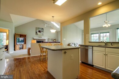 10808 Crippen Vale Ct, Reston, VA 20194 - photo 6