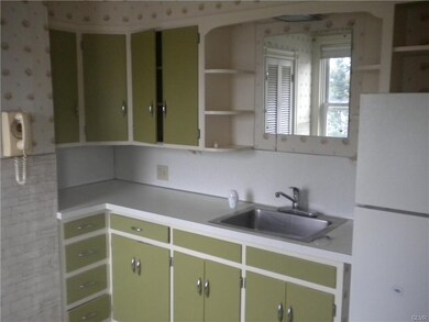 327 E Walnut St unit 329, Allentown, PA 18109 - photo 2