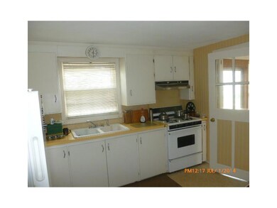 256 Aqueduct Rd, Cranston, RI 02910 - photo 5