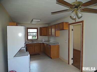 2912 Hobson Ave, Davenport, IA 52802 - photo 6