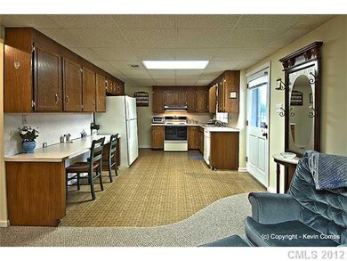 611 Berkshire Dr, Statesville, NC 28677 - photo 5