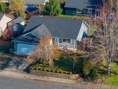 692 N 1st St, Creswell, OR 97426 - photo 2