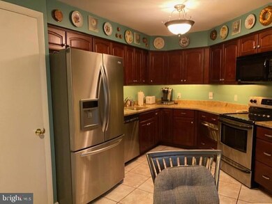 3041 Fallstaff Rd unit 205D, Baltimore, MD 21209 - photo 2