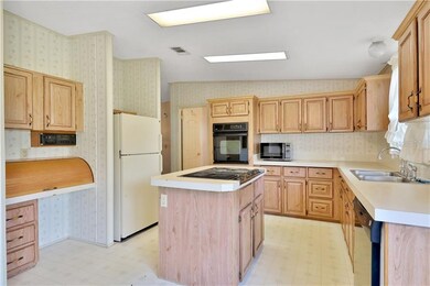 105 Hyde Park Cir, Davenport, FL 33897 - photo 7