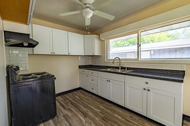 3372 Mary Ave kit 1