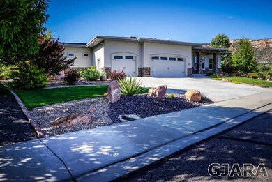 This executive Redlands home's curb appeal will dr