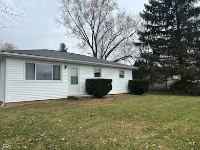 5403 S Vine St, Columbus, IN 47201 - photo 3