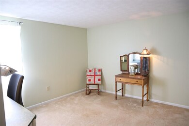 28 Chase Brook Cir, Litchfield, NH 03052 - photo 5