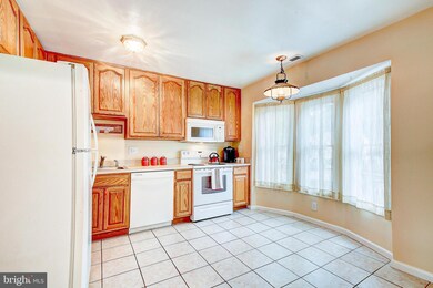 1477 Lowell Ct, Crofton, MD 21114 - photo 5