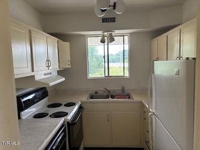 1085 Carriage Circle kitchen