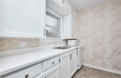 1601 46th St, Des Moines, IA 50310 - photo 7