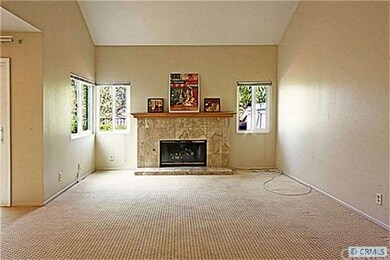 LARGE LIVING ROOM W/ GAS FIREPLACE.