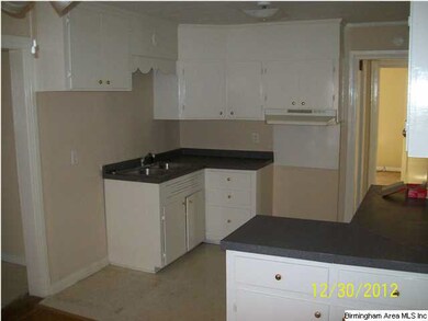 Clean and nice eat in kitchen