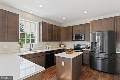 6398 Woodburn Ave, Elkridge, MD 21075 - photo 3