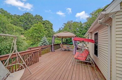 129 Westwood Cir, Dingmans Ferry, PA 18328 - photo 5