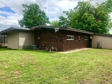 1006 E 10th St, Cushing, OK 74023 - photo 3