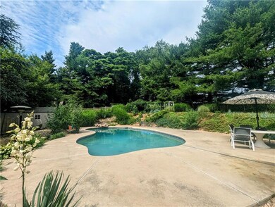 5554 Nina Cir, Coopersburg, PA 18036 - photo 4