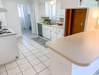 1631 W Acheson St, Denison, TX 75020 - photo 4