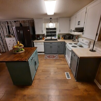 2214 Willingham Dr, Albany, GA 31721 - photo 3