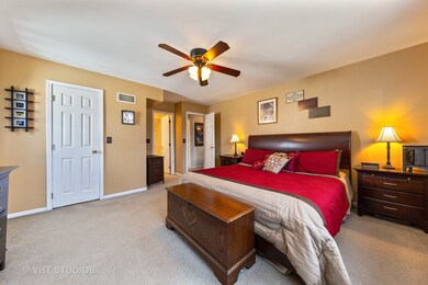 391 N Emroy Ave, Elmhurst, IL 60126 - photo 3