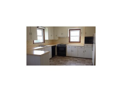 LARGE KITCHEN