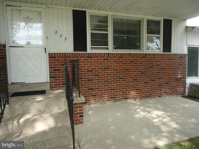 223 Chippewa St, Essington, PA 19029 - photo 3