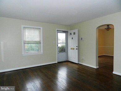5340 Chesapeake Rd, Hyattsville, MD 20781 - photo 3