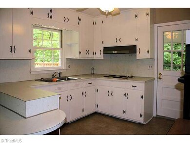 605 Crystal Wood Rd, Asheboro, NC 27205 - photo 7