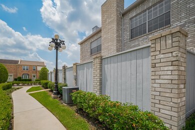 192 Wilcrest Dr unit 192, Houston, TX 77042 - photo 3