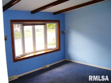 4209 Warren St, Davenport, IA 52806 - photo 4