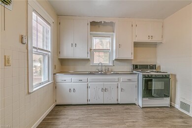 19413 Kewanee Ave, Cleveland, OH 44119 - photo 7