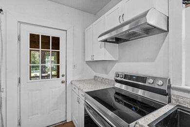 618 Hampton St, Camden, SC 29020 - photo 7