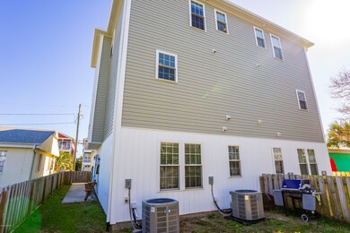 225 N 3RD AVE-12